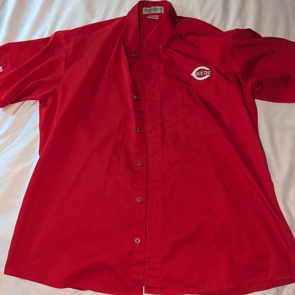 Doc & Amelia Select Red Men's Medium Short Sleeve Cincinnati Reds Button Up Top